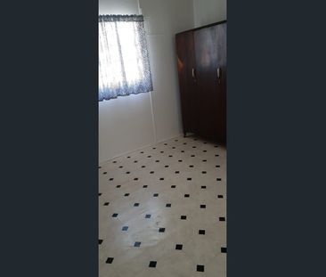 Sandgate beach flat - Photo 1