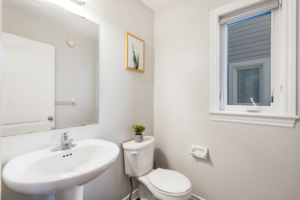 For Lease - 471 Creekview Way, Blossom Park - Airport and Area, Ontario - Photo 1