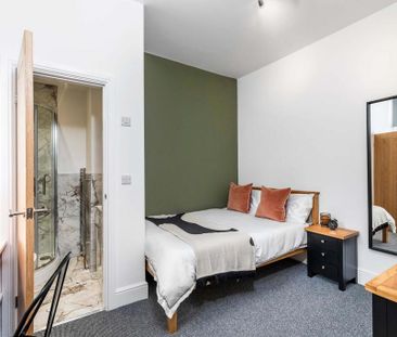 4 bedroom flat to rent - Photo 4