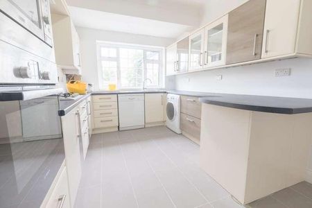 Ditton Road, Datchet, SL3 - Photo 2