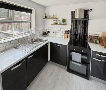 2 bedroom terraced house to rent - Photo 2