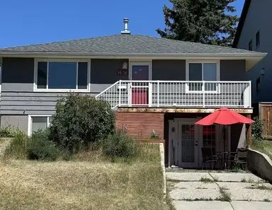 Desirable Capitol Hill - Charming Mid Century Main Floor & Private Lower Laundry | Calgary - Photo 1