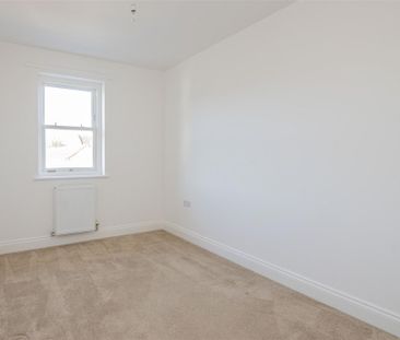 3 bed Apartment - Duplex To Let - Photo 4