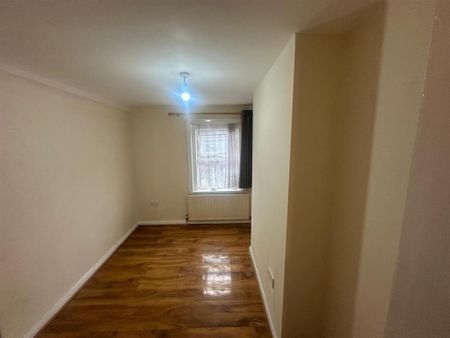 4 bedroom terraced house to rent - Photo 4