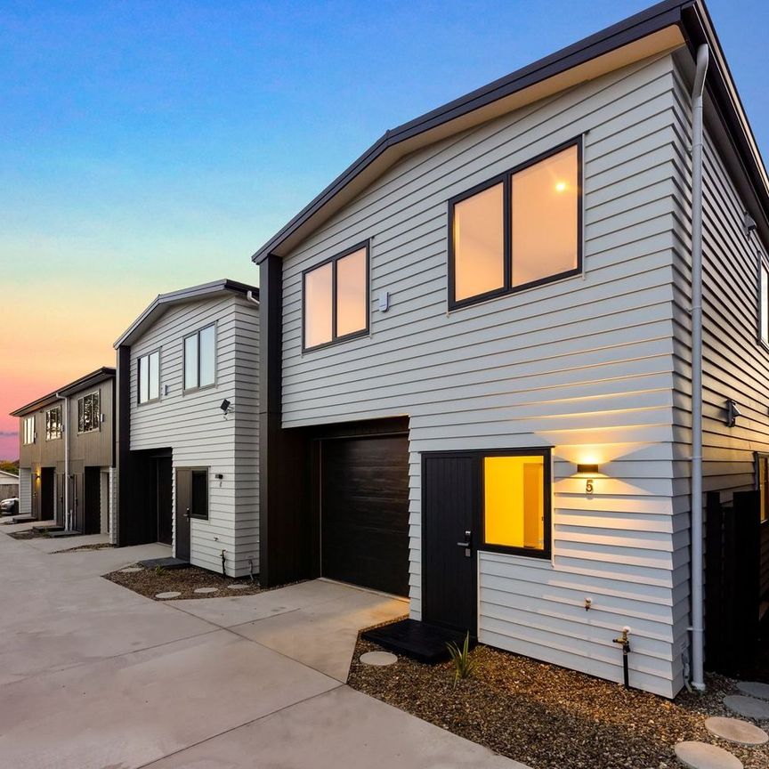 Modern Brand-New Townhouse – Prime Otahuhu Location - Photo 1