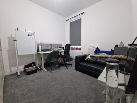 4 bedroom terraced house to rent - Photo 4