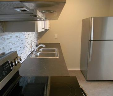 2 Bedroom Condo For Rent In Oshawa - Fully Renovated - Photo 2