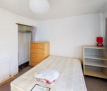4 bedroom flat to rent - Photo 6