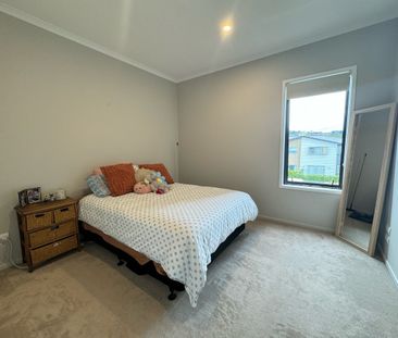 Modern, Light-Filled Family Home in Prime Long Bay Location - Photo 1