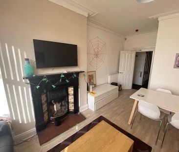 6 bedroom private hall to rent - Photo 1