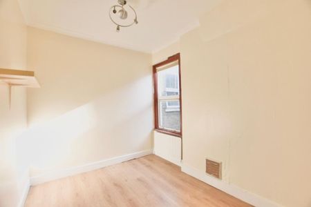 3 bedroom flat to rent - Photo 3