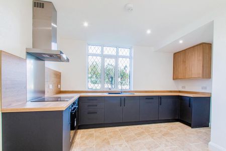 3 bedroom semi-detached house to rent - Photo 2