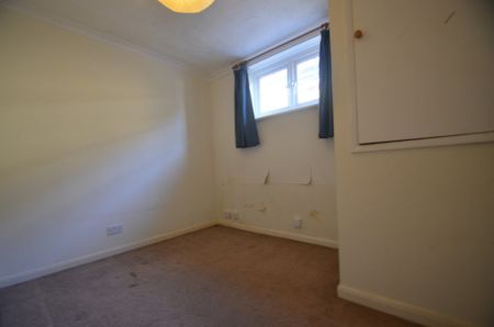 3 bedroom Semi-detached house to rent - Photo 3