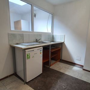 CHEAP APARTMENTS: apartment for rent in the center of Cluj-Napoca, 5 minutes’ walk from the University of Medicine and Pharmacy and 5 minutes’ walk from the University of Agricultural Sciences and Veterinary Medicine, consisting of kitchen, bedroom and bathroom. - Fotografie 2