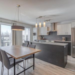 SUPER CONDO 5 1/2 À LOUER À NEUFCHÂTEL - Photo 2