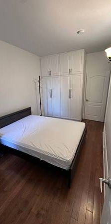 Downtown Toronto Bedroom with private washroom For rent - Photo 1