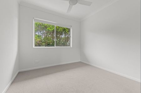 Spacious 3-Bedroom Unit in Prime Gordon Park Location - Photo 3
