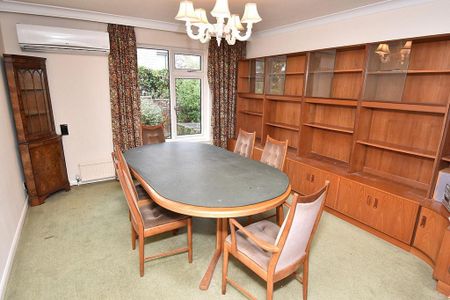 5 bedroom detached bungalow to rent - Photo 3