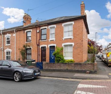 4 bedroom semi-detached house to rent - Photo 4