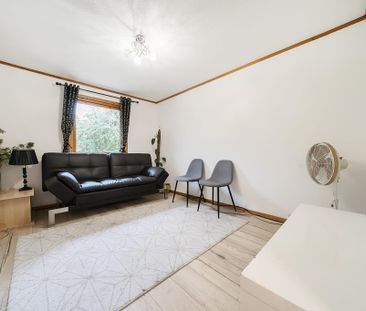 3 bedroom detached house to rent - Photo 3