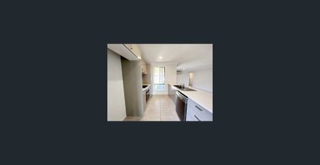 SPACIOUS FAMILY HOME - Photo 5