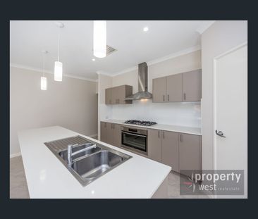 33 Fishbone Turn, Banksia Grove, WA 6031 - Photo 3