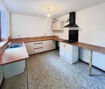 3 bedroom terraced house to rent - Photo 3