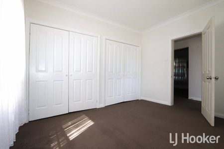 Tidy 2 bedroom cottage located on Belgravia - Photo 2