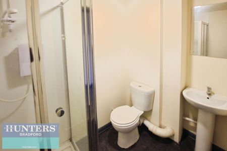 1 bedroom Flat To Let - Photo 5