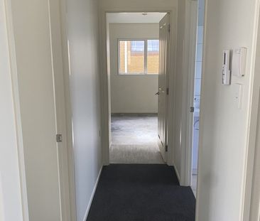 Tidy Two Bedroom in Kensington! - Photo 1