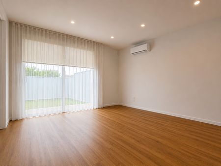 Luxury Modern Townhouse in a Convenient Reservoir Location - Photo 2