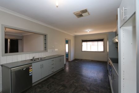 137 Williams Street, 2880, Broken Hill Nsw - Photo 5