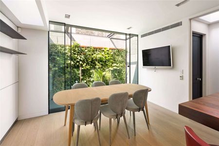 Elegant Knightsbridge Living Overlooking Montpelier Square Gardens - Photo 5