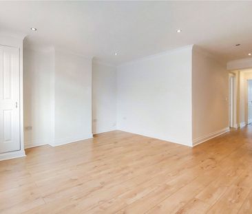 Tolworth Park Road, Surbiton, KT6 - Photo 2