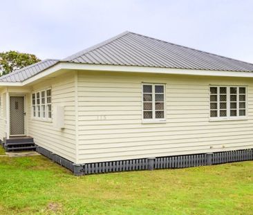 3 BEDROOM FAMILY HOME WITH SPACIOUS YARD - Photo 3