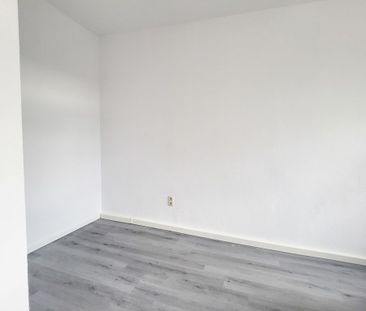 Tolle Lage - sanierte Wohnung - 2-Räume + Bad und Küche auf der Rat... - Photo 1