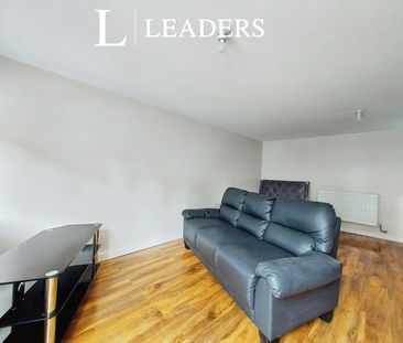 studio to rent Cliff Avenue, Westcliff on Sea, SS0 - Photo 2