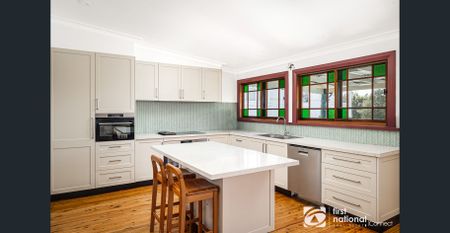 Centre of Town, House & Flat - Photo 2