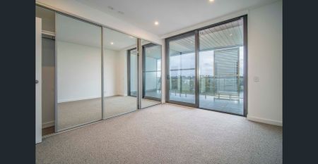 Spacious Apartment with Stunning Marina, Swan River and Parkland Views! - Photo 3