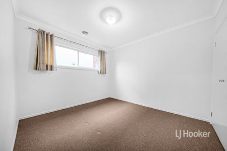 11 Derham Drive, Point Cook VIC, Belconnen - Photo 3