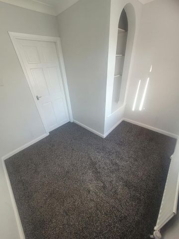 3 bedroom end of terrace house to rent - Photo 3