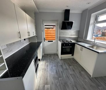 4 bedroom semi-detached bungalow to rent - Photo 5