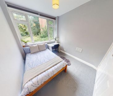 4 bedroom semi-detached house to rent - Photo 3