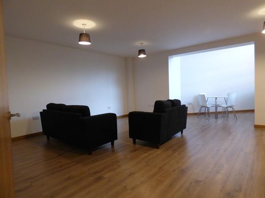 2 bedroom ground floor flat to rent - Photo 1