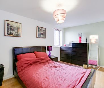 1 bedroom in a flat share to rent - Photo 2