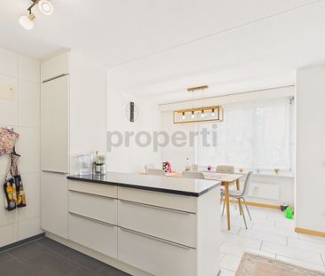 Modern furnished 3.5-room apartment with balcony in Uster - Photo 3