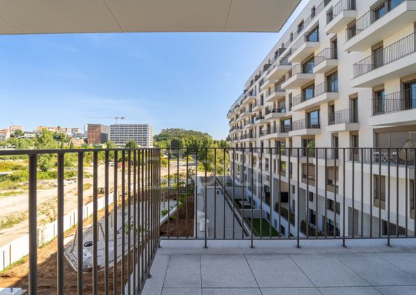 Apartamento T2 no Porto com varanda, garagem e arrumos