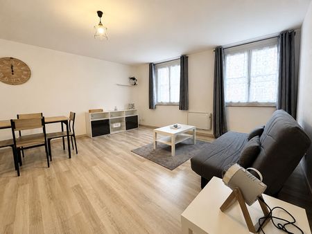 Location Appartement 2 pièces 58m² CHALONS EN CHAMPAGNE 51000 - Photo 2