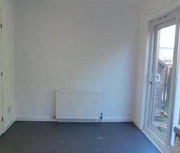 2 bedroom semi-detached house to rent - Photo 2