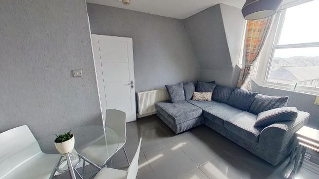 3 Bed Flat, Constitution Street, EH6 - Photo 1